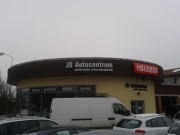 JS Autocentrum logo na showroom